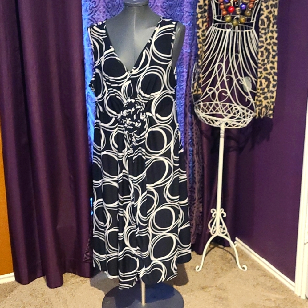Black and White Plus Size Dress 14/16